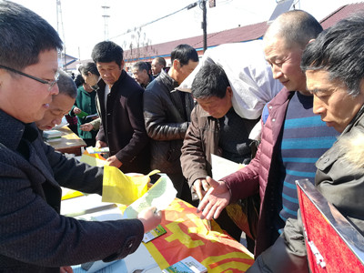  浑江区农机总站和农广校联合开展农机安全生产宣传及送科技下乡活动