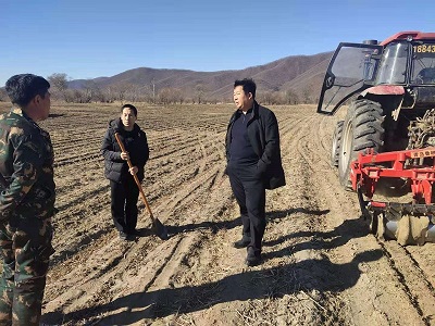 珲春市认真做好农机深松整地作业跟踪检查工作